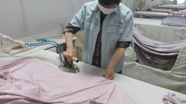 1. silk factory picture-ironing