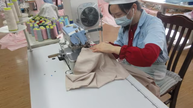 1. silk factory picture-serging